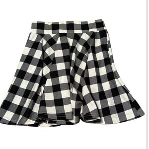 Super cute size XXS black & white Buffalo plaid skater skirt GUC